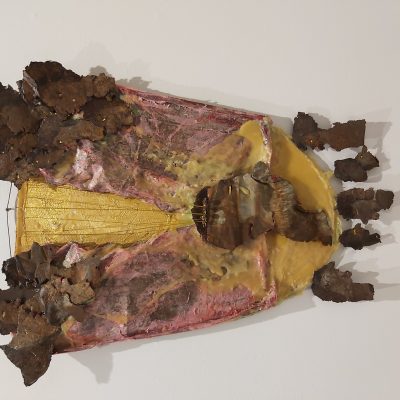 Brise rose melon, bas relief, métal, cire abeille, papier de soie et corde, 2020,  2 1/2 X4 ''