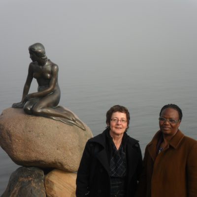 Jocelyne Saucier en compagnie de Valerie Ouili, attachée d’ambassade du Burkina Faso au Danemark, à Copenhague.