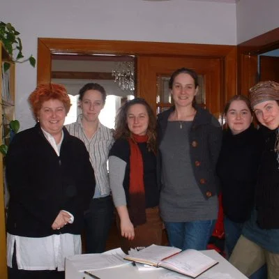 Un des premiers comités de mise en place du journal culturel en 2005: Chantale Girard, Geneviève Aubry, Winä Jacob, Hélène Cloutier, Julie Goulet, Annie Perron