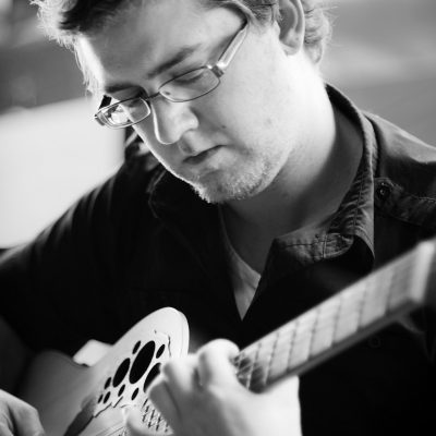 Le guitariste valdorien Justin  St-Pierre ira charmer les Français.