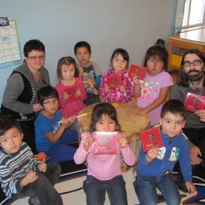 Les enfants du Centre de la Petite Enfance Abinodjic-Miguam ont pu s’éveiller à la culture algonquine, grâce à un nouveau DVD produit spécifiquement à cet effet