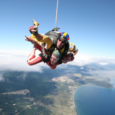 En parachute en Nouvelle-Zélande